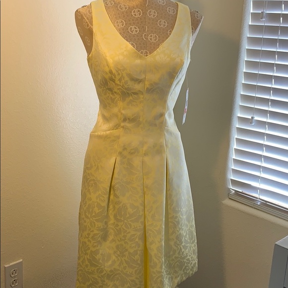 Evan-Picone Baby Yellow Pleated Dress - Picture 2 of 4